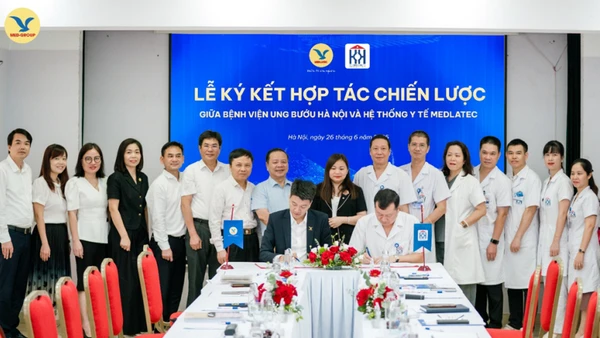 Lễ ký kết hợp tác chiến lược giữa Bệnh viện Ung bướu Hà Nội và Hệ thống Y tế MEDLATEC với mục tiêu nâng cao chất lượng chẩn đoán và điều trị ung thư.