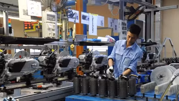 Dây chuyền sản xuất và lắp ráp xe máy ở Công ty Trách nhiệm hữu hạn Piaggio Việt Nam (Khu công nghiệp Bình Xuyên, tỉnh Vĩnh Phúc). (Ảnh: TRẦN HẢI)