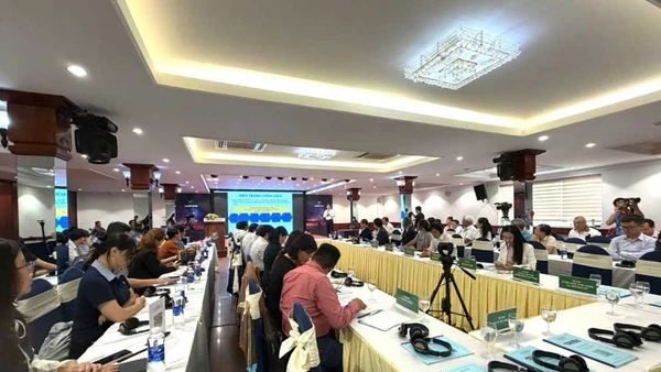 Toàn cảnh diễn đàn.