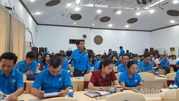 Các đại biểu góp ý Dự thảo văn kiện Đại hội Công đoàn Thành phố Hồ Chí Minh lần thứ I.
