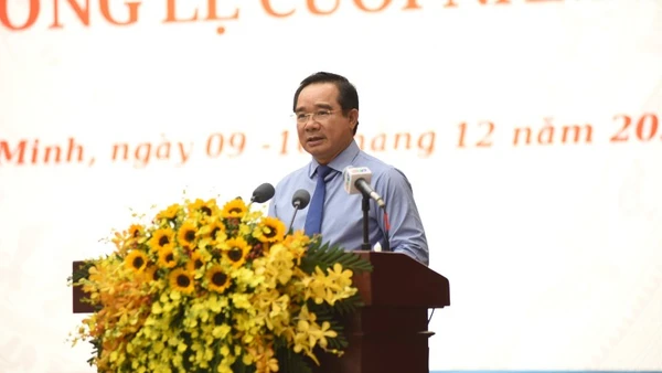 Chủ tịch Ủy ban nhân dân Thành phố Hồ Chí Minh Nguyễn Văn Được phát biểu giải trình một số nội dung liên quan tới kinh tế-xã hội năm 2025 và nhiệm vụ, giải pháp năm 2026 trên địa bàn.