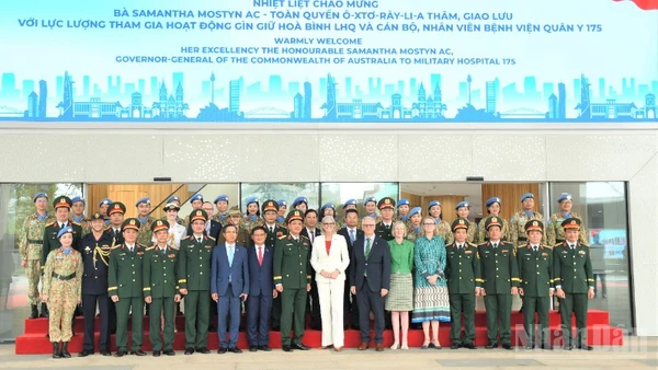 Toàn quyền Australia Sam Mostyn thăm Bệnh viện Quân y 175.