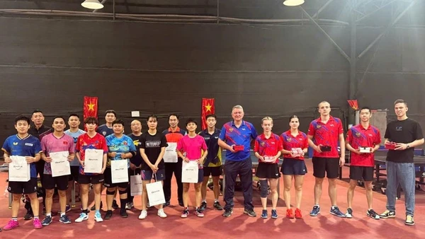 Các thành viên đội tuyển bóng bàn Liên bang Nga bắt đầu chuyến thăm và thi đấu giao hữu tại Việt Nam từ ngày 3/12.