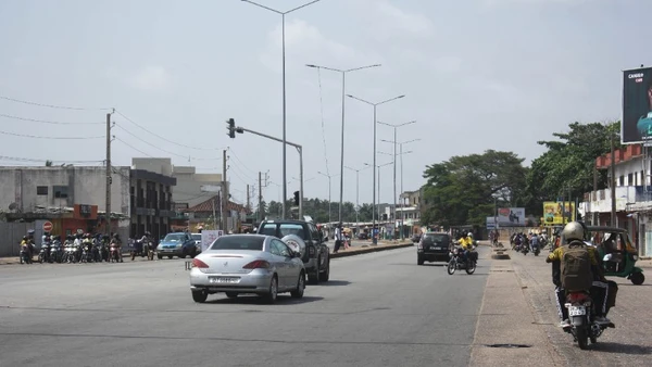 Quang cảnh đường phố tại Cotonou, Benin, ngày 7/12/2025. (Ảnh: THX/TTXVN)