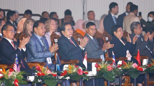 Chủ tịch Quốc hội Trần Thanh Mẫn và đại biểu dự Lễ khai mạc Đại hội đồng AIPA-46. (Ảnh: DOÃN TẤN-TTXVN)
