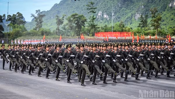 Lực lượng Công an trong buổi tổng hợp luyện diễu binh, diễu hành lần hai sự kiện A80.