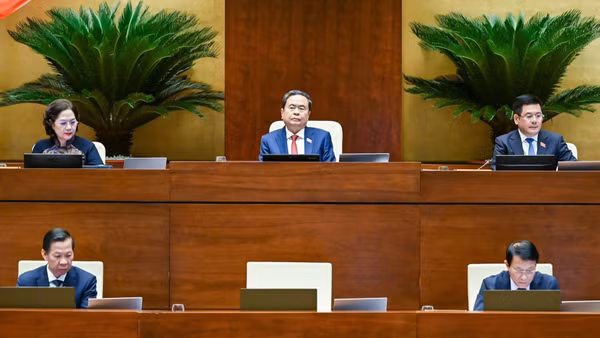 Chủ tịch Quốc hội Trần Thanh Mẫn, các Phó Chủ tịch Quốc hội chủ trì và điều hành phiên họp ngày 7/8. (Ảnh: DUY LINH)