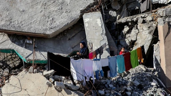 Người dân tại trại tị nạn ở Gaza. (Ảnh: THX/TTXVN)