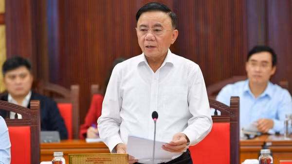 Ủy viên Bộ Chính trị, Thường trực Ban Bí thư Trần Cẩm Tú.