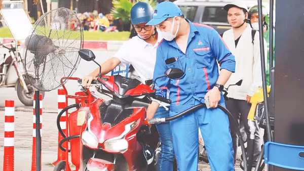 Giá xăng dầu trong nước nhiều biến động do ảnh hưởng gián đoạn nguồn cung tại Trung Đông.