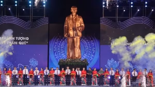 Lễ hội Làng Sen là hoạt động chính trị, văn hóa có ý nghĩa quan trọng, thể hiện lòng biết ơn, thành kính của nhân dân đối với Chủ tịch Hồ Chí Minh.