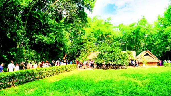 Khu Di tích Quốc gia đặc biệt Kim Liên (Nghệ An) trở thành điểm hẹn thiêng liêng của đồng bào cả nước.