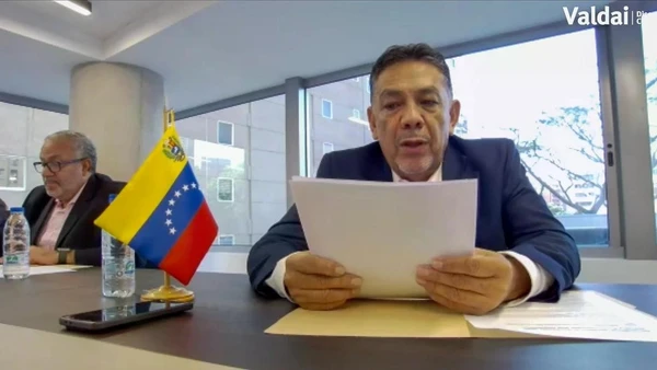 Thứ trưởng Kinh tế và Tài chính Venezuela William Alfredo Castillo phát biểu tại Diễn đàn Quốc tế Valdai. (Nguồn: Valdai Club)