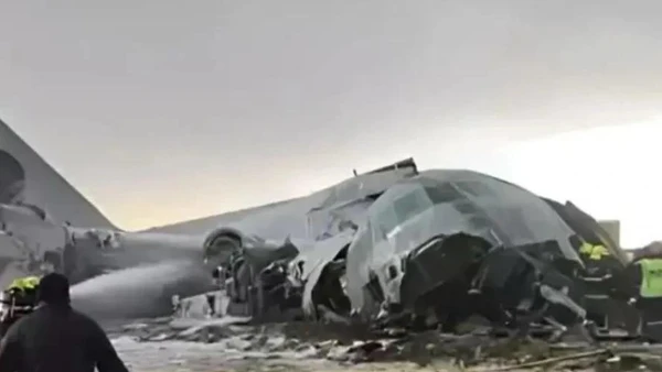 Chiếc máy bay C-130 Hercules của Không quân Bolivia xuất phát từ thành phố Santa Cruz (miền Đông) và gặp nạn khi hạ cánh xuống sân bay quốc tế El Alto. (Nguồn: X)