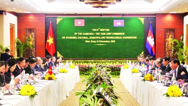 Kỳ họp lần thứ 21 Ủy ban Hỗn hợp Việt Nam-Campuchia về hợp tác kinh tế, văn hóa, khoa học và kỹ thuật diễn ra tại Siem Reap. (Ảnh: TTXVN)