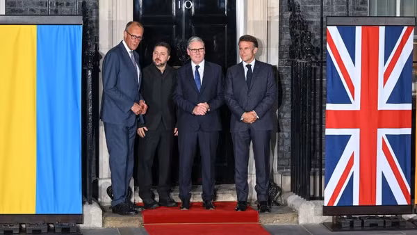 Thủ tướng Đức Friedrich Merz, Tổng thống Ukraine Volodymyr Zelensky, Thủ tướng Anh Keir Starmer và Tổng thống Pháp Emmanuel Macron tại cuộc gặp ở London ngày 7/6/2026. (Ảnh: AA/TTXVN)