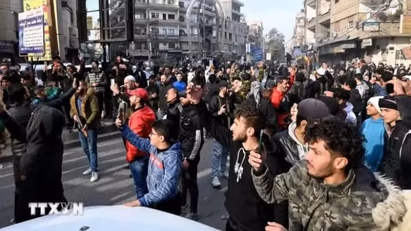 Người dân Syria tại thủ đô Damascus ngày 8/12/2024. (Ảnh: THX/TTXVN)