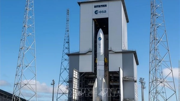 Tên lửa đẩy Ariane 6 tại sân bay vũ trụ châu Âu ở Guiana, Pháp. (Ảnh tư liệu - minh họa: AFP/TTXVN)
