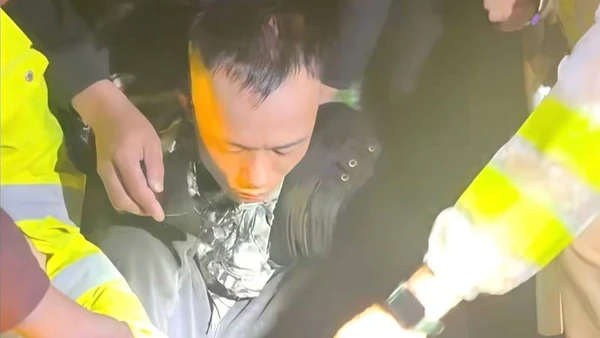 Đối tượng Nguyễn Long Thành bị lực lượng Cảnh sát giao thông Công an Quảng Trị bắt giữ khi đang trên đường bỏ trốn.