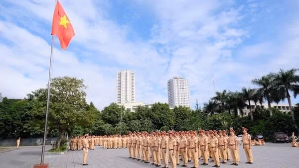 Tổ chức tập huấn điều lệnh, quân sự, võ thuật công an nhân dân hằng năm.