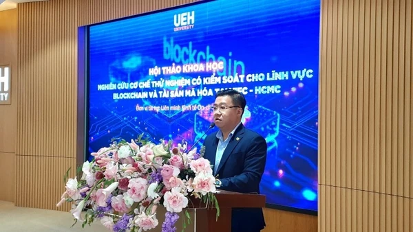 Đại diện lãnh đạo Đại học Kinh tế Thành phố Hồ Chí Minh phát biểu tại hội thảo.