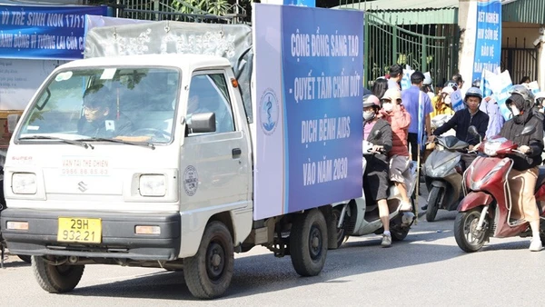 Tuyên truyền, cổ động về công tác phòng, chống HIV/AIDS trên các tuyến giao thông trên địa bàn thành phố Hà Nội.