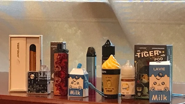 Thuốc lá điện tử, thuốc lá nung nóng với nhiều mẫu mã được bày bán trên thị trường ở nước ta những năm gần đây.