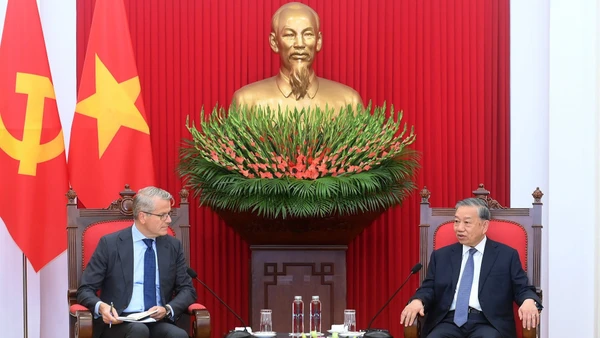 Tổng Bí thư Tô Lâm tiếp ông Vincent Clerc, Tổng Giám đốc toàn cầu Tập đoàn A.P. Moller-Maersk, Đan Mạch. (Ảnh: ĐĂNG KHOA)