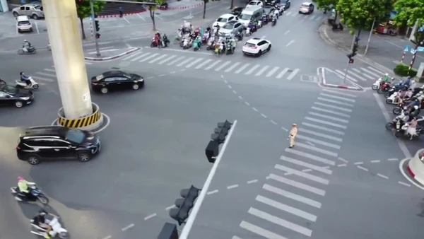 Hệ thống đèn tín hiệu giao thông có vai trò quan trọng trong điều phối phương tiện.