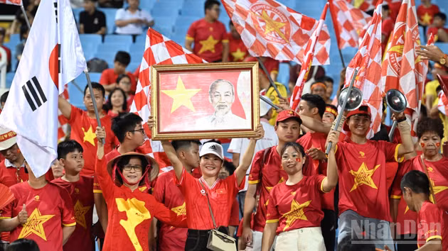 [Ảnh] Không khí sôi động trên khán đài Mỹ Đình trước trận Việt Nam-Campuchia