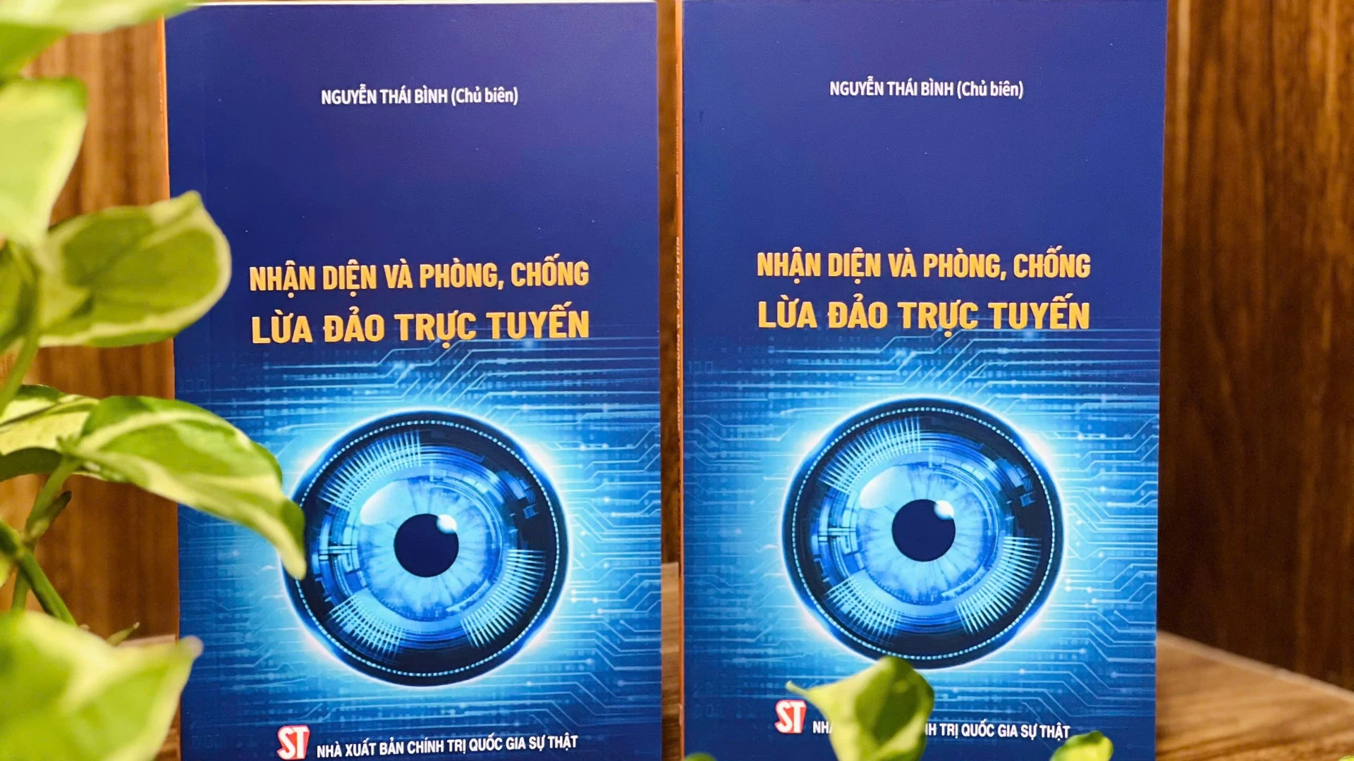 Cuốn Sách Mới Giúp Người Dân Nhận Diện Và Phòng Chống Lừa Đảo Trực Tuyến
