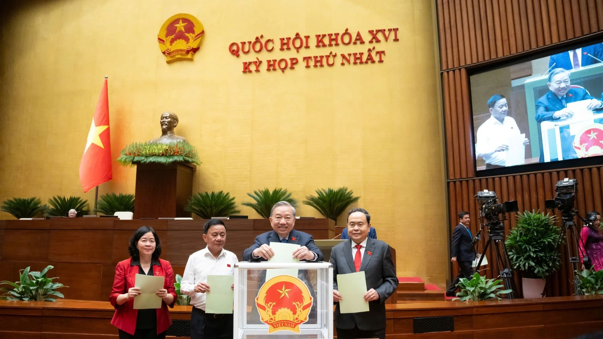 Quốc Hội Khóa XVI Chính Thức Bầu Chủ Tịch, Phó Chủ Tịch Và Ủy Ban Thường Vụ