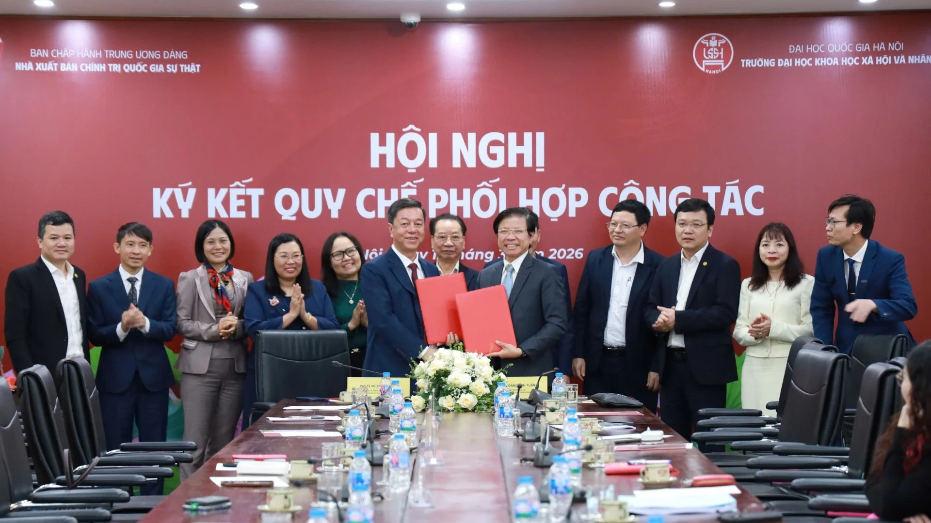 Ký kết hợp tác giữa Nhà xuất bản Chính trị quốc gia Sự thật và Đại học Khoa học Xã hội và Nhân văn