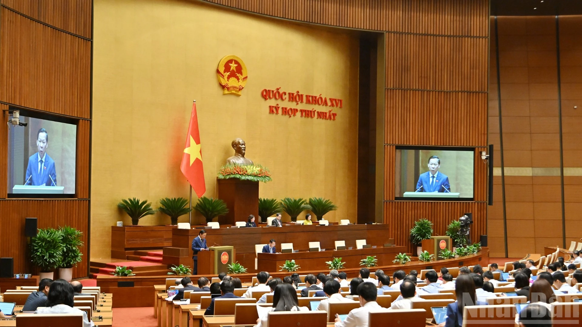 Quốc Hội Thảo Luận Loạt Dự Án Luật Quan Trọng Và Kế Hoạch Phát Triển Kinh Tế - Xã Hội