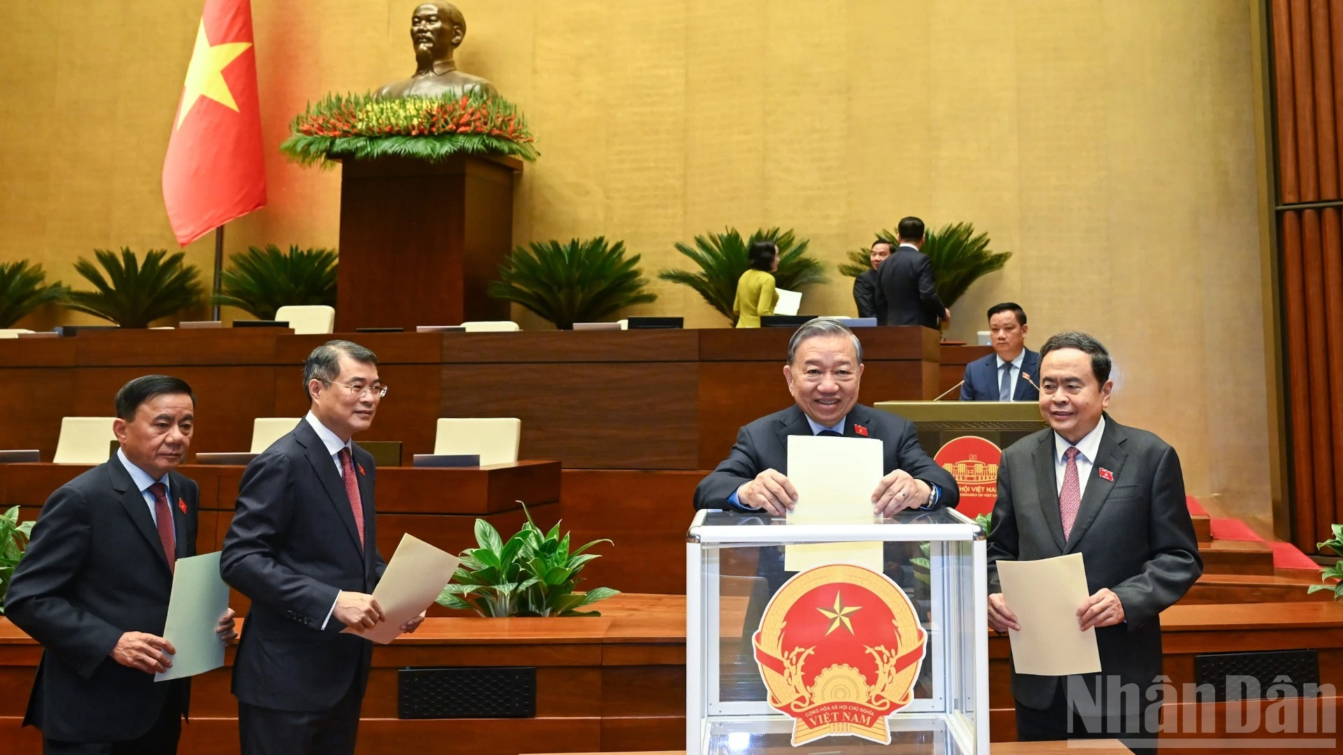 Quốc Hội Khóa XVI Thông Qua Nghị Quyết Bổ Nhiệm Thẩm Phán Tòa Án Nhân Dân Tối Cao
