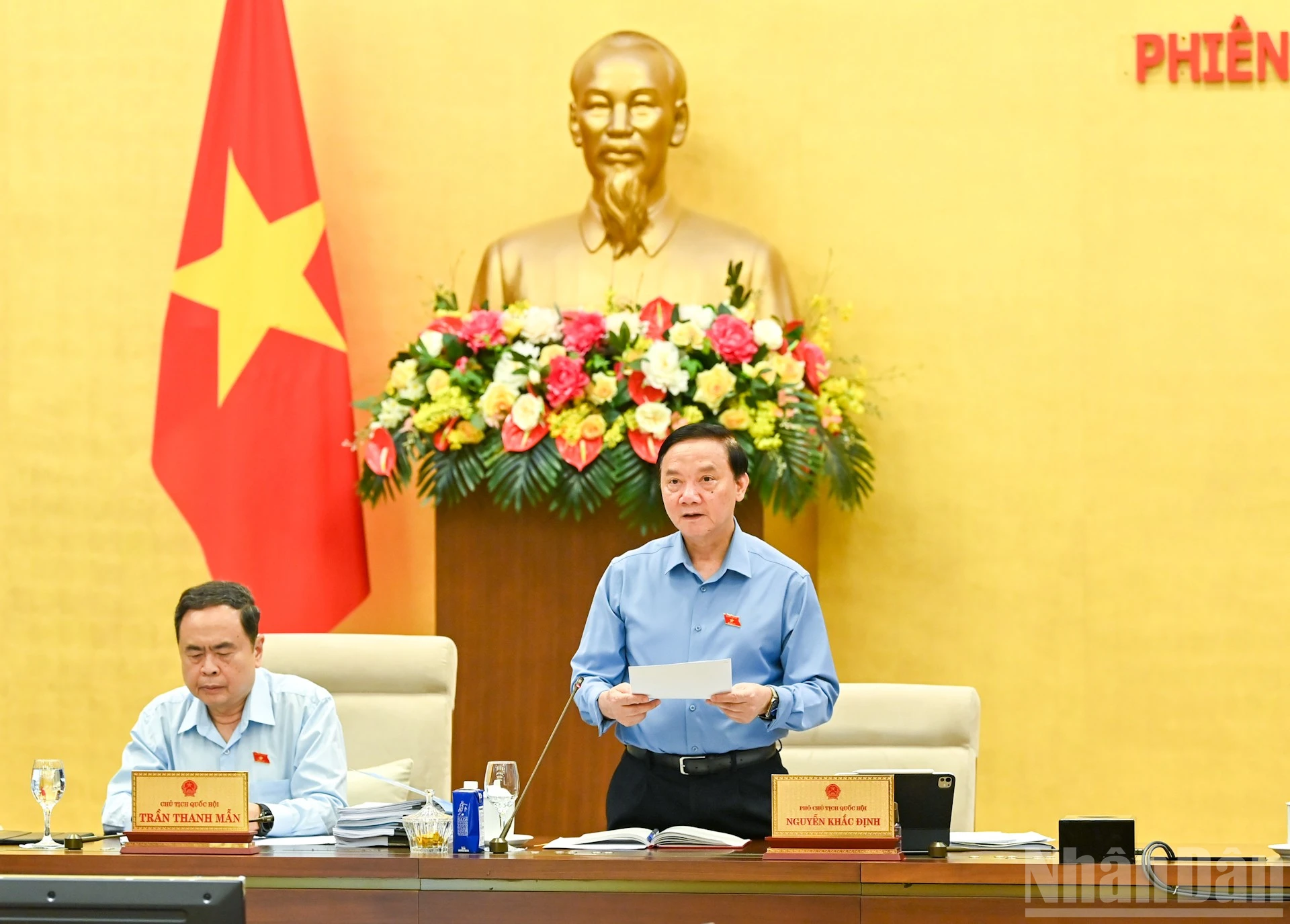 Phó Chủ tịch Quốc hội Nguyễn Khắc Định điều hành nội dung thảo luận sáng 3/6. (Ảnh: DUY LINH)