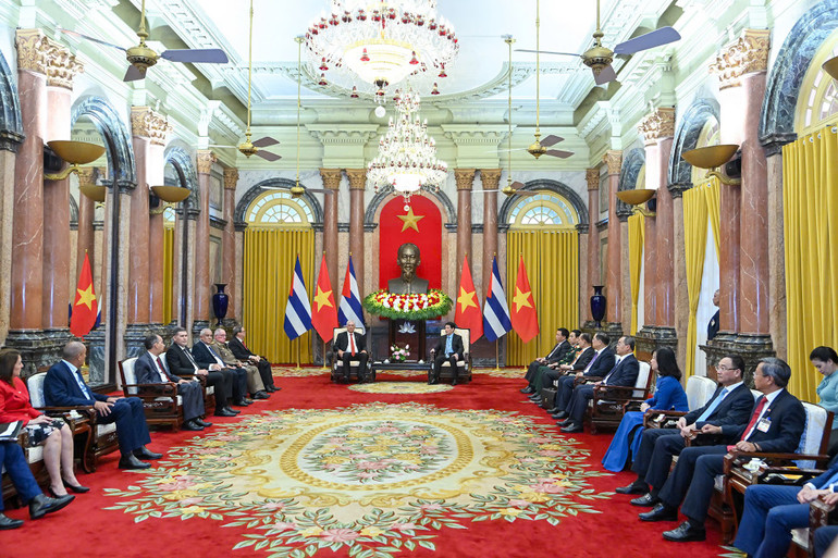 Quang cảnh cuộc hội kiến. z6965997309398-5816c553710d787b1879ff2c24199a7e.jpg