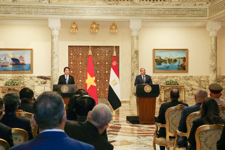 Chủ tịch nước Lương Cường và Tổng thống Ai Cập Abdel Fattah Al Sisi. (Ảnh: XUÂN KỲ) z6876671116326-fa40c4f4accc71d155e14f66385addc7.jpg