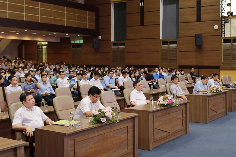 Các chuyên gia, ứng viên tham dự buổi tập huấn. z6693401405732-a76b3b43314772001879070ac2c0d060.jpg