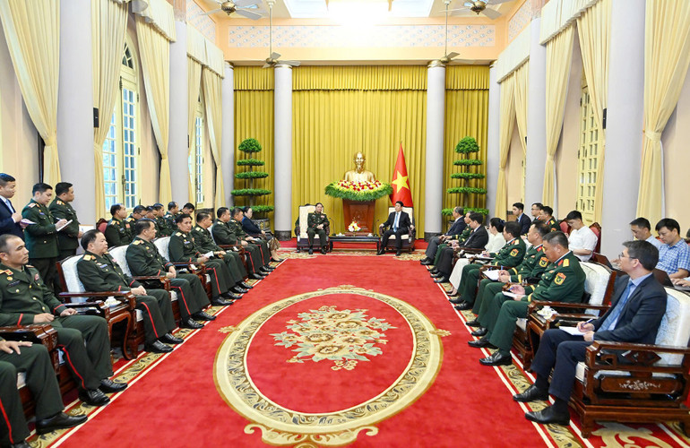 Toàn cảnh buổi tiếp. z6896169086371-56ce68f5327e148624505ba64eb648e5.jpg