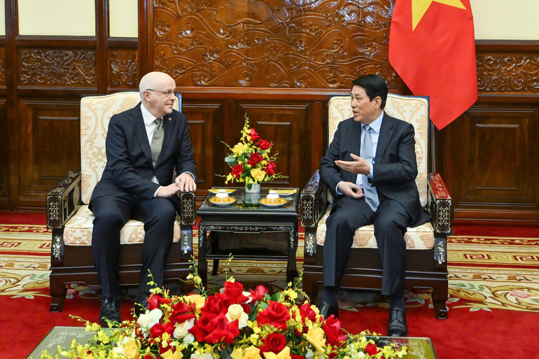 Chủ tịch nước Lương Cường tiếp Đại sứ Phần Lan đến chào từ biệt. (Ảnh: THỦY NGUYÊN) z6909735167732-e33d7322d65dcad0970dca03b40f3d2b.jpg