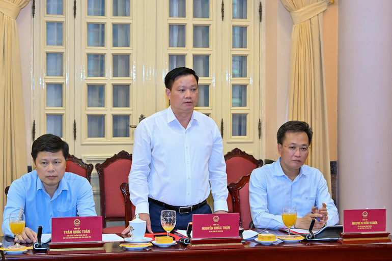 Bí thư Tỉnh ủy Thái Bình Nguyễn Khắc Thận phát biểu ý kiến tại buổi làm việc. z6674482960164-d8821871c70d06c17626c0e9cc6f0fb7.jpg