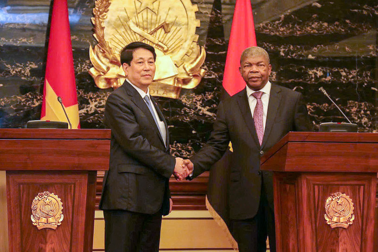 Chủ tịch nước Lương Cường và Tổng thống Tổng thống Angola gặp gỡ báo chí. (Ảnh: Xuân Kỳ) z6883968084214-c8447657dabd7cd98131618f145271a4.jpg