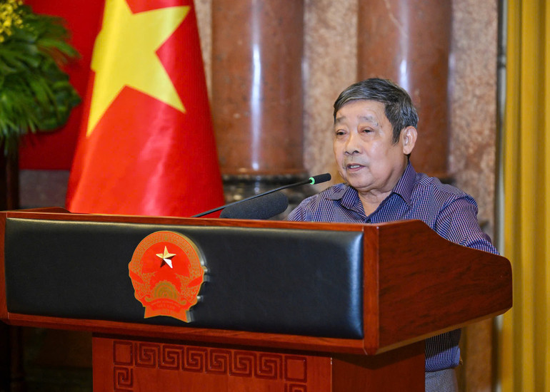 Đại diện nghệ nhân phát biểu. z6691121868362-64eaba4801d56ea30e74ac4f5ca51280.jpg