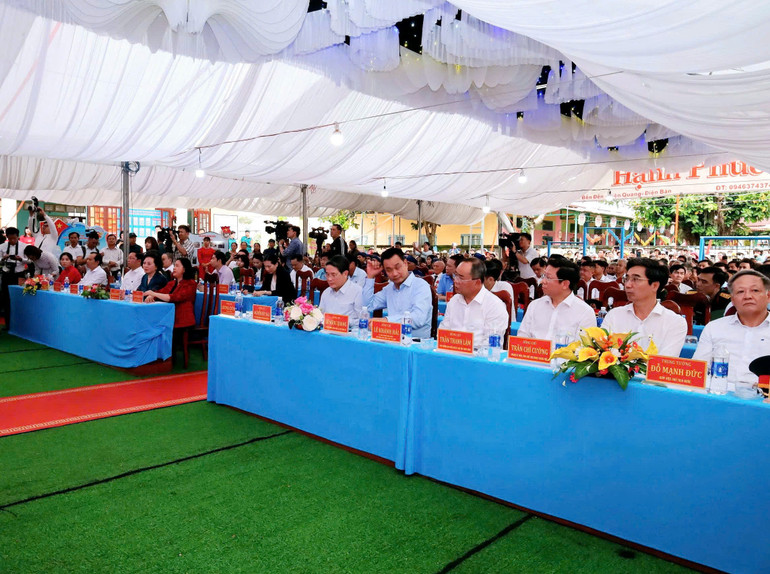 Delegați și participanți la festival. (Foto: Xuan Ky) z7236267256431-cbe2f821a685facad399647f2338cf4a.jpg