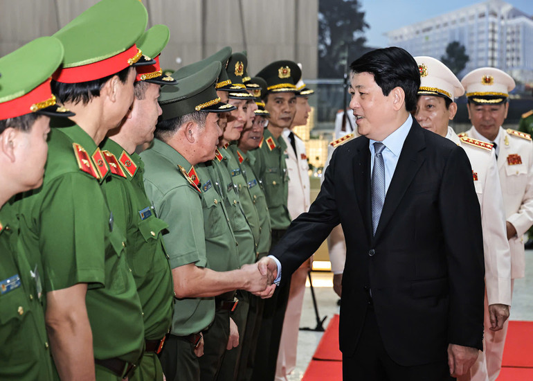Chủ tịch nước Lương Cường dự hội nghị sơ kết công tác 6 tháng đầu năm của Bộ Công an. (Ảnh: THỦY NGUYÊN) z6778852907783-e0e5b3b49f05fbef2aad634a1baefd50.jpg