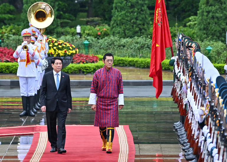 Chủ tịch nước Lương Cường chủ trì lễ đón Quốc vương Bhutan thăm cấp Nhà nước tới Việt Nam. (Ảnh: THỦY NGUYÊN) z6921721444455-a97c29a40d544d2533b889428b125482.jpg