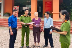 Công an tỉnh Lào Cai tuyên truyền về các phương thức, thủ đoạn dụ dỗ người dân tham gia đánh bạc trực tuyến. Ảnh: Sơn Thanh