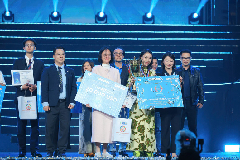 Tim Growlab memenangkan kejuaraan, menerima hadiah uang tunai sebesar $20.000 dan tiket untuk mewakili Vietnam di Startup World Cup 2026 di San Francisco (AS). 1-2873.jpg
