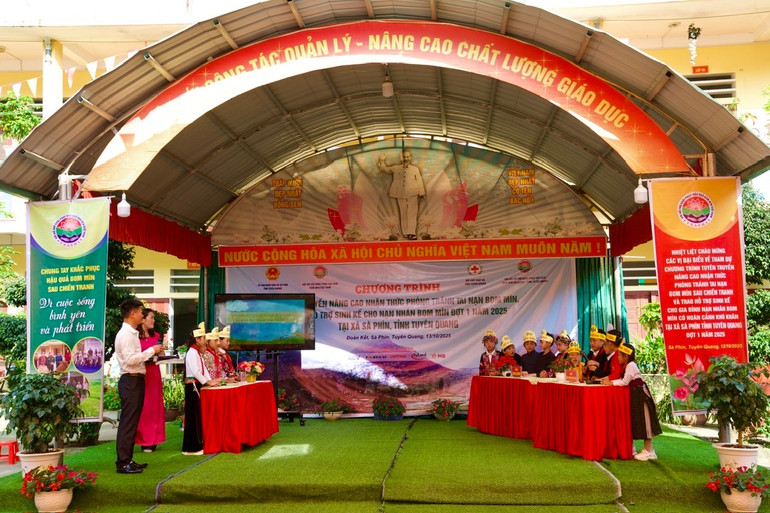 Mỗi đội trải qua 5 phần thi. 4-2617.jpg